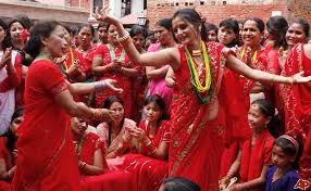 आज हरितालीका तीज, महिला दिदीबहिनी ब्रत बसी नाचगान गरि मनाउदै, यस्तो छ यसको महत्व