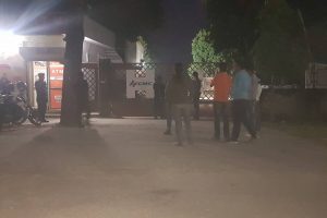 चितवन मेडिकल कलेज पैसा फिर्ता गर्नुको साटो बिद्यार्थी फसाउने दाउमा लागेको आरोप, सबैले होस्टल छोडे