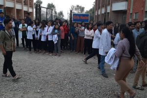 सीएमसीको विद्यार्थी होस्टलमा प्रहरी तैनाथ, आफू असुरक्षित रहेको विद्यार्थी नेता प्रकाश चन्दको भनाइ