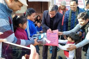 माडीको चेपाङ्ग छात्राबासका बालबालिकालाइ न्यानो कपडा र स्टेशनरी सामग्री बितरण