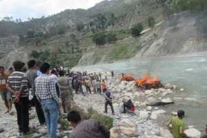 दुर्घटनामा ज्यान गुमाएकाको सामूहिक दाहसंस्कार