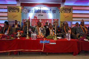 सरकारले केहि सहयोग गरेनः निर्माण ब्यवसायी, समयमै काम गर्ने बानी बसालौंः मुख्यमन्त्री पौडेल