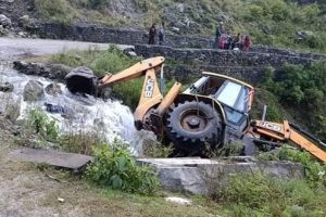स्काभेटर दुर्घटना हुँदा एकको मृत्यु, तीन घाइते