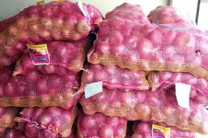 प्याजको मूल्य आकासिएपछि सर्वसाधारणले प्याज खान छाडे