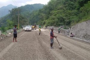 नारायणगढ–मुग्लिन सडकमा पहिरो रोक्ने काम तीव्र