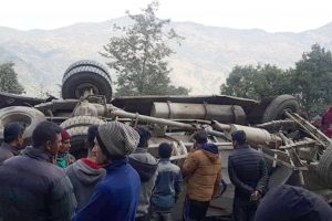 सिन्धुपाल्चोकमा बस खस्यो, १४ जनाको मृत्यु, १८ घाइते