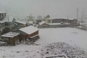 हिमपात : परीक्षामा लेख्न नसकेर रोए विद्यार्थी