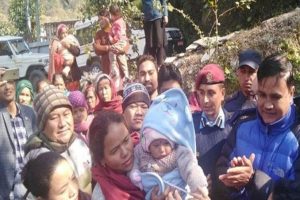 दुर्घटनामा अभिभावक गुमाएकी बालिकालाई मावलीको जिम्मा