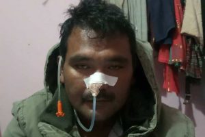उपचार खर्चको लागि याचना गर्दै विश्वास भुजेल