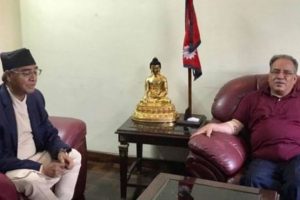 शान्ति प्रक्रियालाई पूर्णता दिने विषयमा प्रचण्ड र देउवाबीच छलफल
