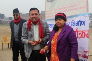 सौराहाचोकस्थित बसपार्कमा व्यावसायिक भवनको शिलान्यास