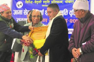 चेपाङ संरक्षण केन्द्रका अध्यक्ष शर्मा एक लाख रुपैयाँ नगदसहित सम्मानित