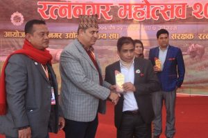 रत्ननगर महोत्सवमा मनोज गजुरेलको प्रहसनले दर्शकलाई भरपूर मनोरञ्जन