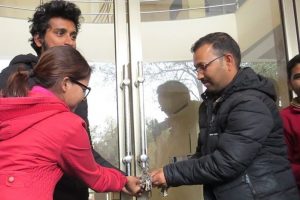 सीएमसीमा संघर्षरत विद्यार्थीले खुलाए ताला, आन्दोलनको स्वरुप परिवर्तन