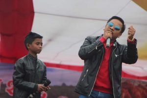 रत्ननगर महोत्सवमा अशोक दर्जी र टंक बुढाथोकीको बेजोड प्रस्तुति