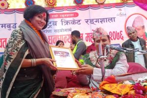 सांसद् कोमल ओलीबाट रंगशालाको लागि ५५ हजार सहयोग घोषणा