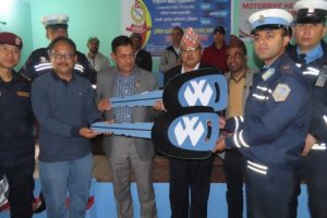 चितवन ट्राफिकलाई मोटरसाइकललगायत उपकरण सहयोग