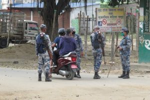 चितवनमा लडकडाउन उल्लंघन गर्ने १२३ सवारी नियन्त्रणमा, ३० जनालाई जरिवाना गरी छाडियो