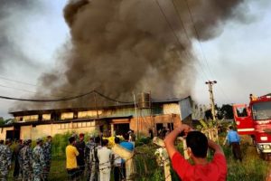 लंकूस्थित सरस फुड इन्डस्ट्रिजमा आगलागी, करोडौँको क्षति भएको दाबी