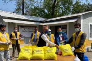चितवन र नवलपुरका स्वास्थ्य संस्थालाई लायन्स क्लबको पिपिई सहयोग