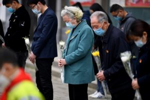 चीनमा कोरोनाका कारण मृत्यु हुनेको स्मृतिमा मौनधारण