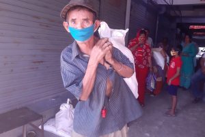अभावका बेला मनकारी मनका भुसालले दिए राहत