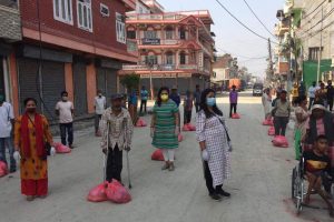 उद्योग वाणिज्य संघ-चितवनद्वारा विपन्न वर्गलाई खाद्यान्न वितरण