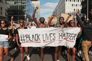 अमेरिकाका दर्जनौँ सहरमा प्रदर्शन, हिंसा भड्किन नदिन कर्फ्यु जारी