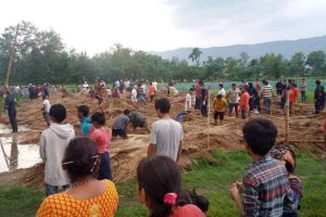 कुखुराको खोर भत्किएर दुई जनाको ज्यान गयो