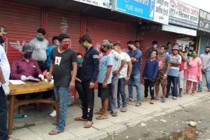 अटोमोबाइल व्यवसायीद्वारा यातायात मजदुरलाई राहत