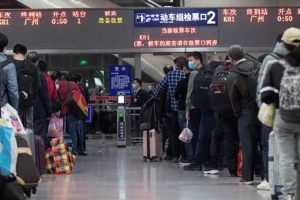 कोरोना संक्रमित पुनः बढ्न थालेपछि बेइजिङका सयौँ उडान र रेलसेवा रद्ध