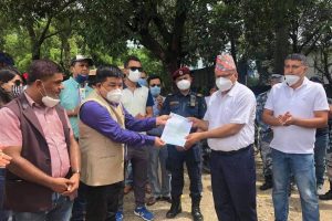कोरोना महामारीमा समेत भ्रष्टाचार नरोकिएको भन्दै काँग्रेस चितवनले बुझायो ज्ञापनपत्र