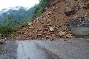 पृथ्वीराजमार्गको मुग्लिन–नौबिसे सडकखण्डमा २०० स्थानमा पहिरो
