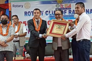 रोटरी क्लबमा उत्कृष्ट काम गर्ने तीन जनालाई अवार्ड, सहयोगी संस्थालाई सम्मान