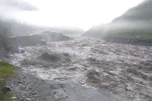 बाढीले बगाउँदा एकको मृत्यु