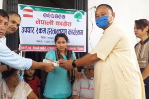 पुडासैनी दम्पतीलाई २० हजार उपचार खर्च प्रदान