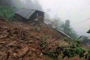 पहिरामा पुरिएका तीन जनाको शव फेला