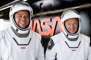 नासाका अन्तरिक्ष यात्रीहरु सकुशल पृथ्वीमा अवतरण