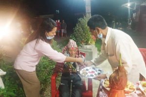 अन्तर्राष्ट्रिय जेष्ठ नागरिक दिवसको अवसरमा रत्ननगरमा १०४ वर्षीया बृद्ध सुवेदीलाई सम्मान