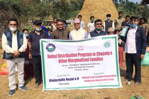 जर्मनीबाट राप्ती र कालिका नपाका चेपाङ्गलाई ५ लाख बराबरको दशैं राहत वितरण