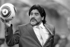 अर्जेन्टिनी फुटबलर म्याराडोनाको निधन