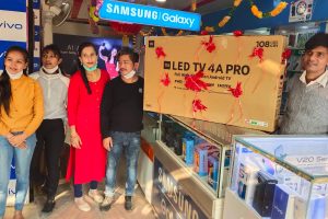 १३ हजारको मोबाईल किन्दा ४० हजारको टिभी उपहार पाए हेमराजले