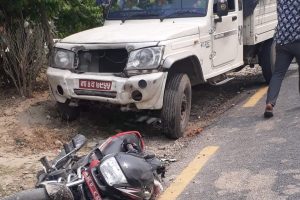 माडीमा बलेरो र मोटरसाईकल ठाेक्किदा मोटरसाईकल चालक घाइते
