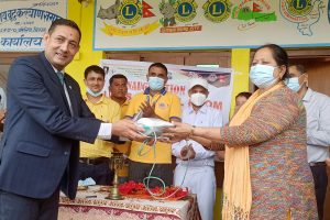 पूर्वी चितवनका ५ लायन्स क्लबले गरे असहाय बृद्ध कल्याण समाजलाई मेडिकल रुम हस्तान्तरण
