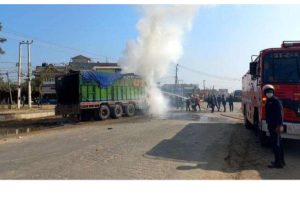 भरतपुरमा ट्रककाे ठक्करबाट एक बालिकाकाे मृत्यु, स्थिति तनावग्रस्त
