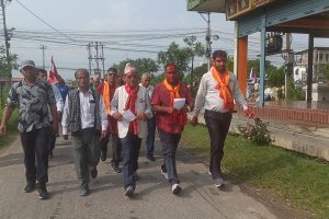 रत्ननगरमा गठबन्धनको घरदैलो तीव्र, स्थानीयको स्वागतले उमेदवार दङ्ग