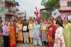 रत्ननगर-१० मा कांग्रेसबाट वडा अध्यक्ष पदका उम्मेदवार कलाधर पाैडेलकाे घरदैलाे कार्यक्रम तिब्र