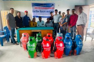 लायन्स क्लब अफ रत्ननगर मिड नेपालद्धारा बकुलहर स्कुललाई डस्टबिन बितरण