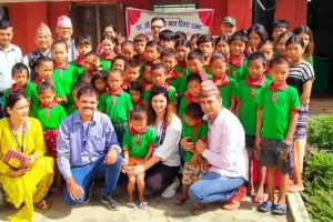 नेपाल बाल संगठनद्वारा चेपाङ बालबालिकाहरुलाई कपडा बितरण