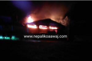 रत्ननगरमा रहेकाे पल्पी जुसकाे कारखानामा भिषण आगलागी, क्षतिकाे बिवरण आउन बाँकी